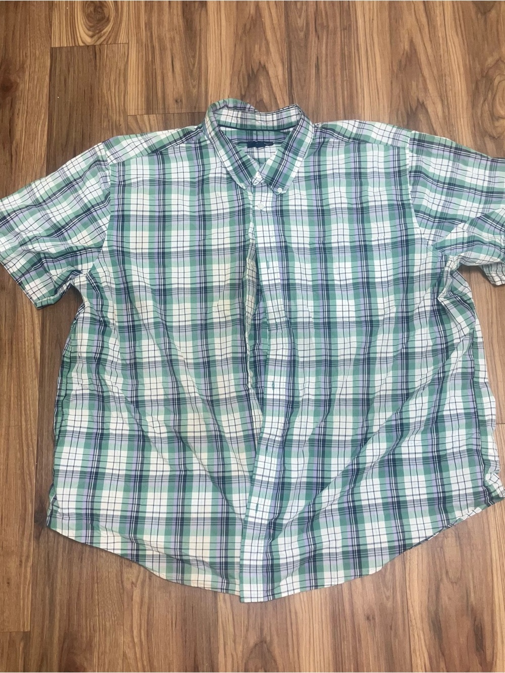 Basic Editions Men's Short-Sleeve Plaid Button-Down Shirt in Green and White